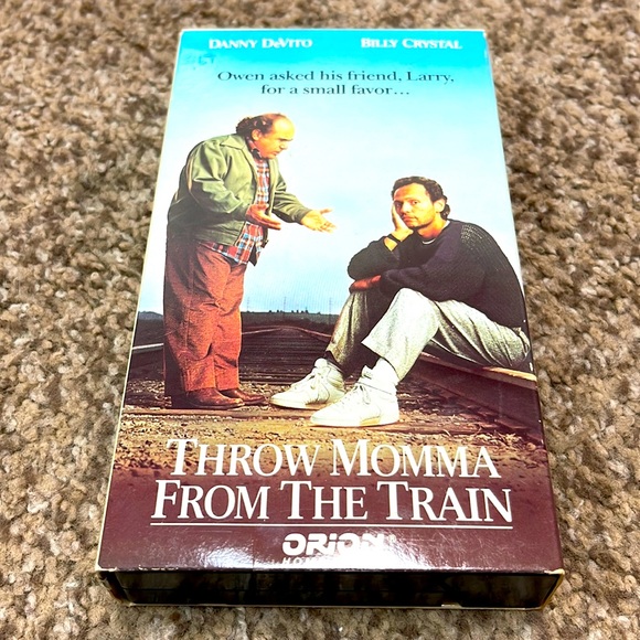 Throw Momma from the train 1987 VHS videotape Danny DeVito, Billy Crystal - Picture 1 of 4